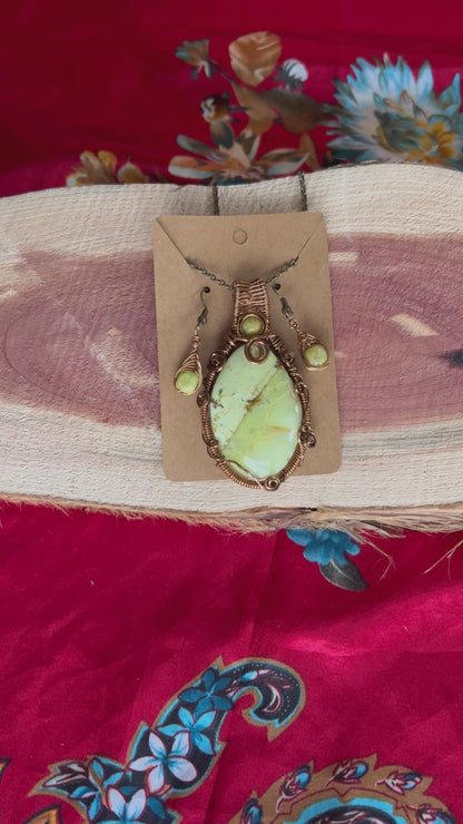 Gaspeite Necklace Earring Set